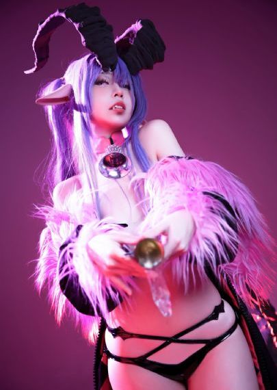 亚洲无毛专区_HD电影完整版